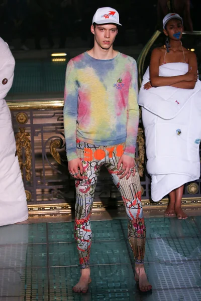 Look 25